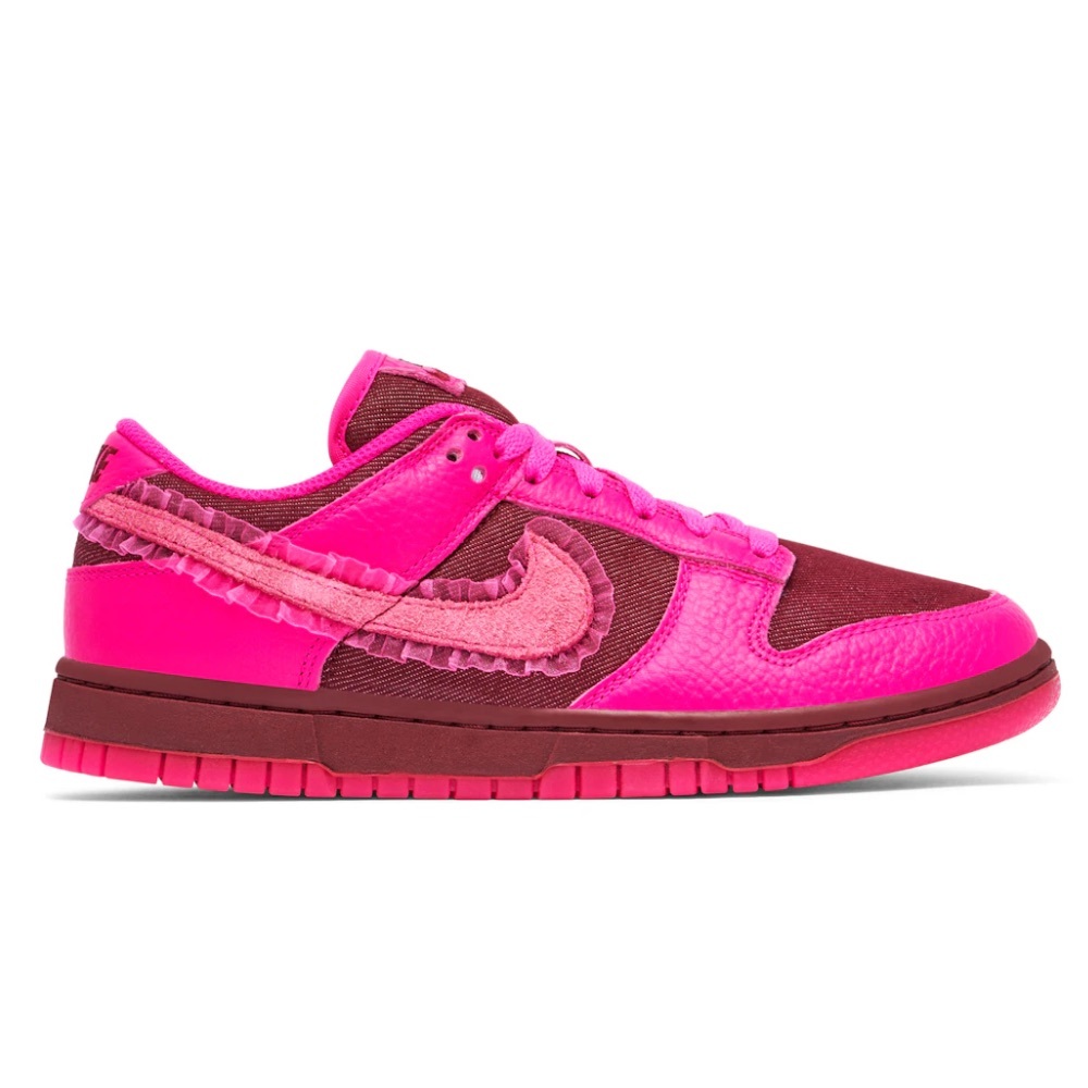 New Nike Dunk Low Valentines Day pink lace suede canvas Women’s sneakers
